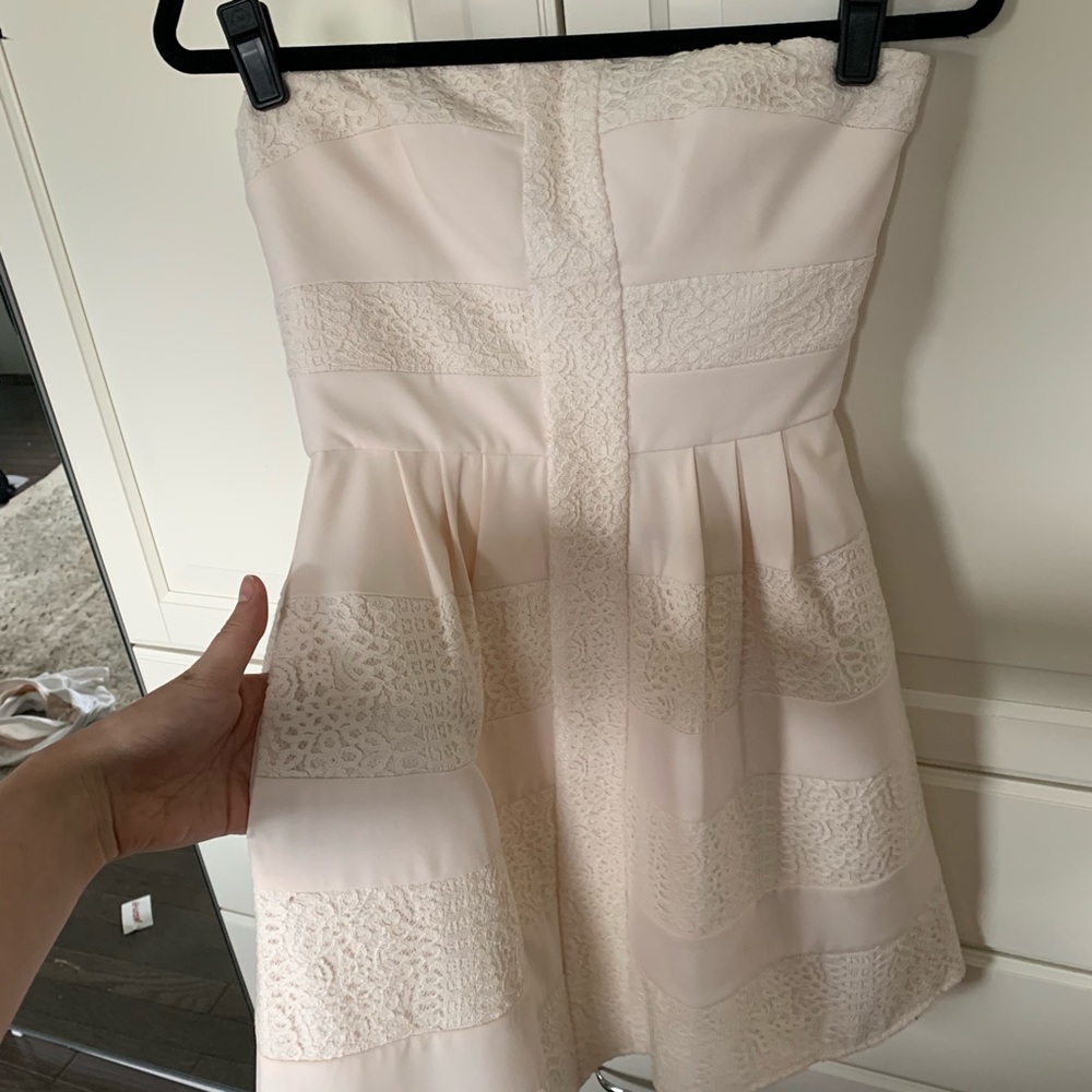 BCBG WHITE STRAPLESS DRESS - Picture 4 of 8